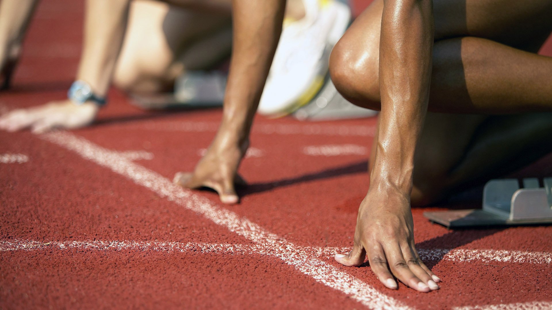 法国反曲弓选拔赛中,巴蒂斯特·阿迪斯和莉莎·巴贝林表现出色